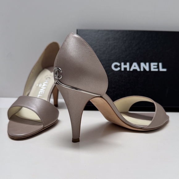 Genuine Chanel heels - taupe size 39/ 9B - Picture 4 of 12